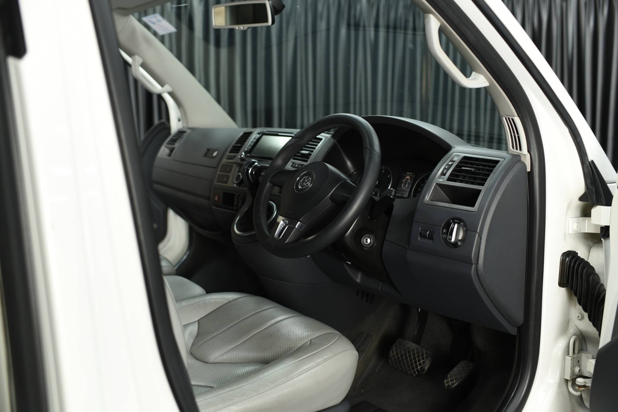 2014 Volksawagen Caravelle 2.0TDi Facelift 11 ที่นังแท้ - Image 11