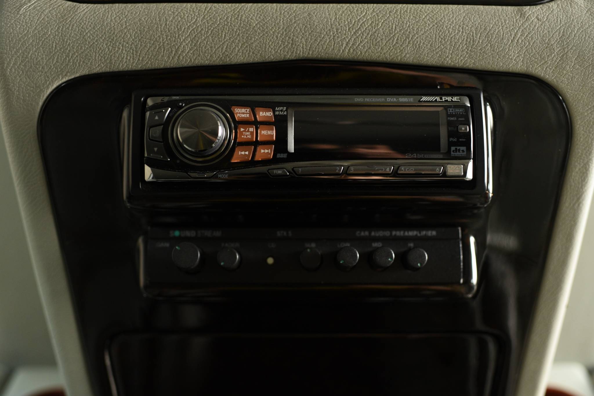 2014 Volksawagen Caravelle 2.0TDi Facelift 11 ที่นังแท้ - Image 4