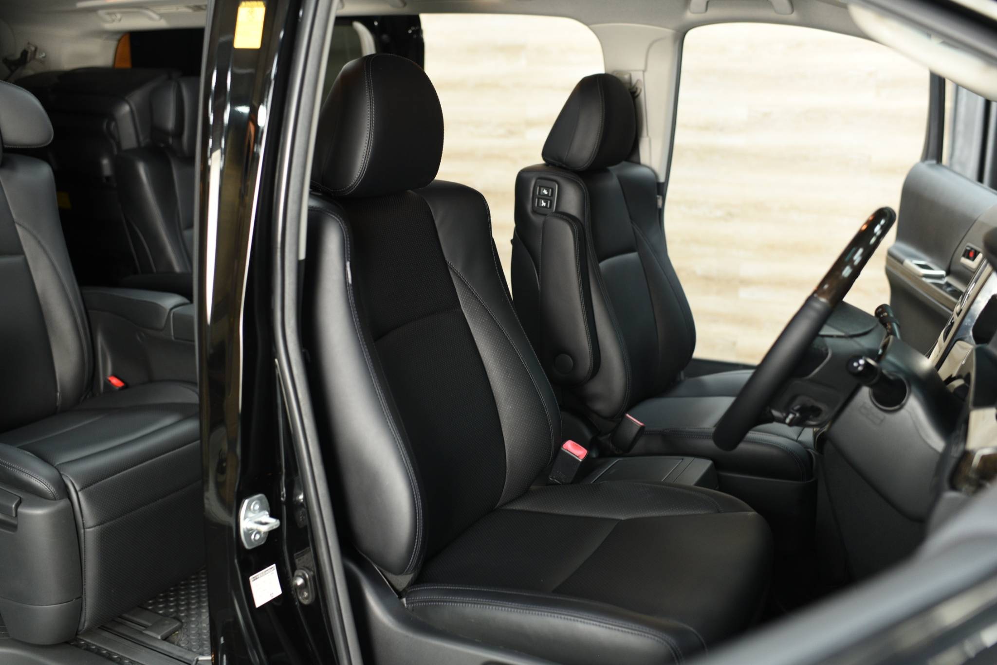 2014 Toyota Vellfire 2.4 ZG - Image 11