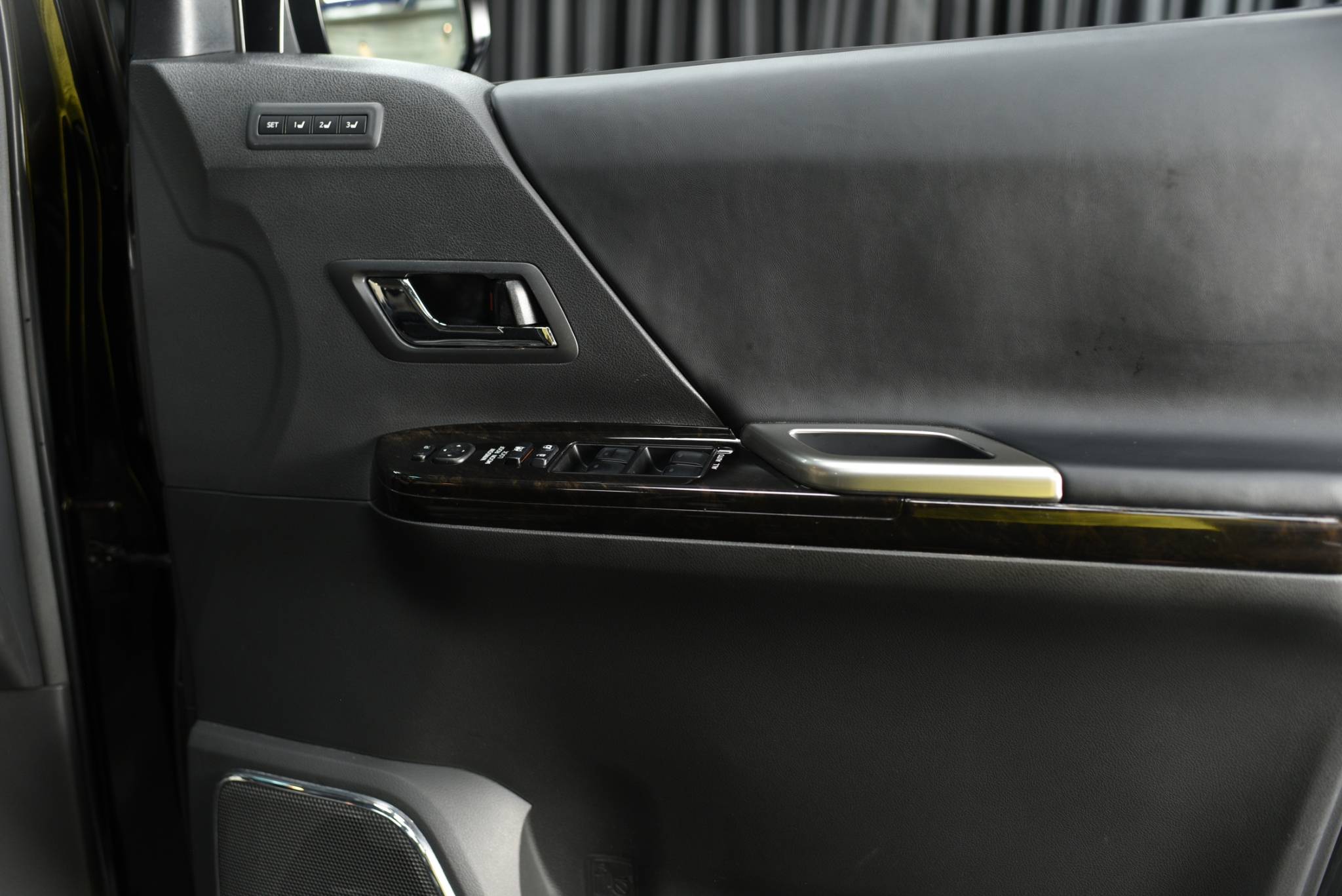 2014 Toyota Vellfire 2.4 ZG - Image 12