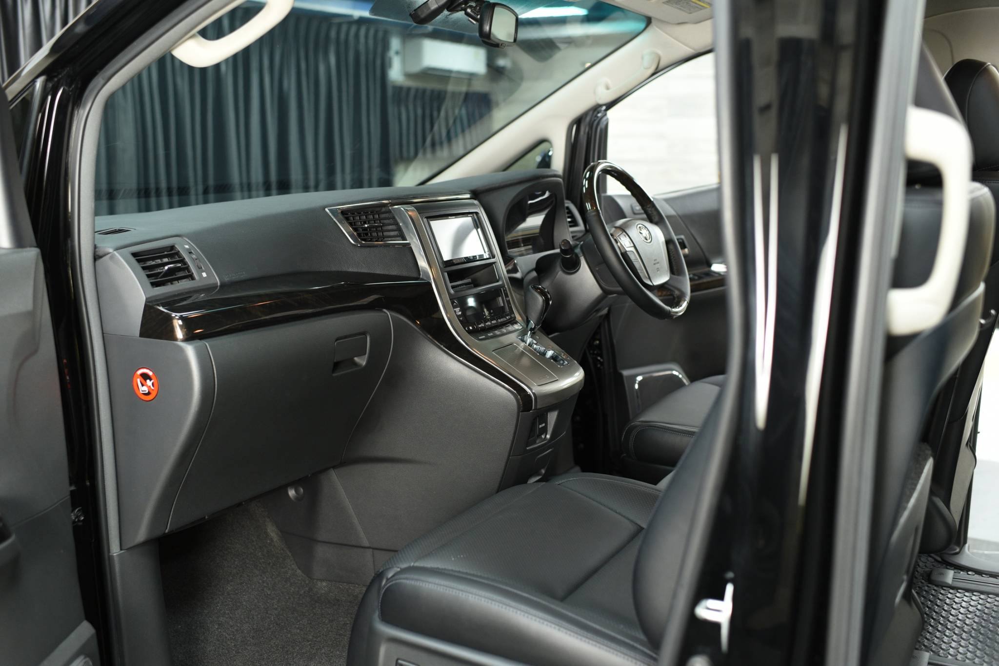 2014 Toyota Vellfire 2.4 ZG - Image 10