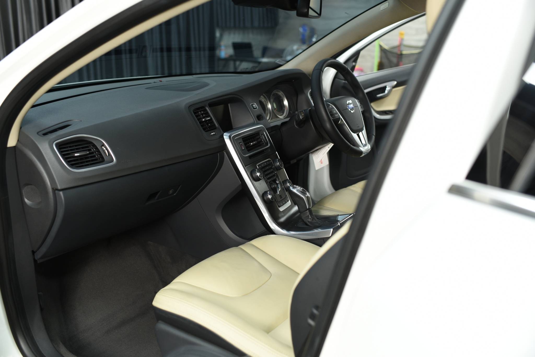 2013 Volvo V60 Drive S - Image 10