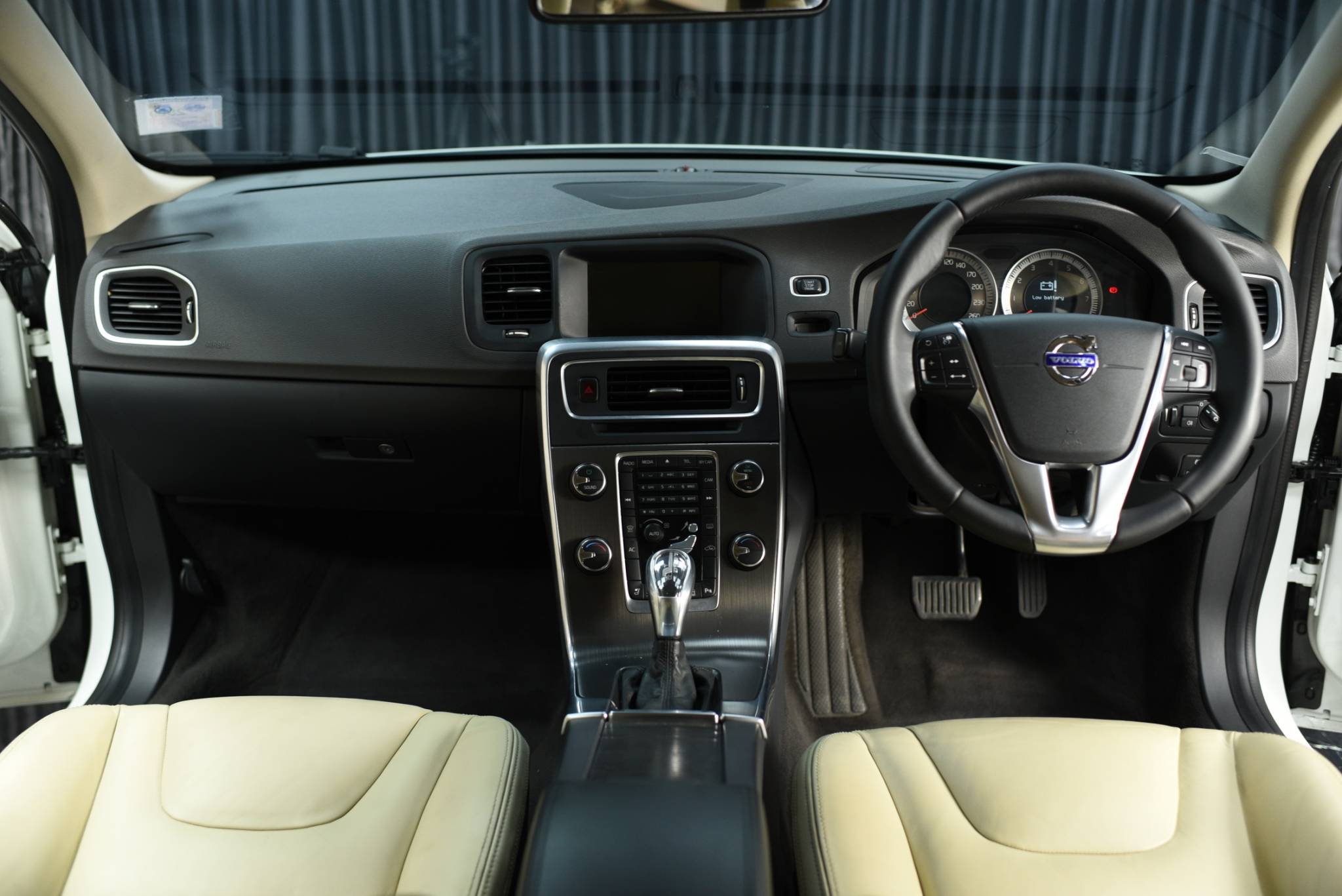 2013 Volvo V60 Drive S - Image 12