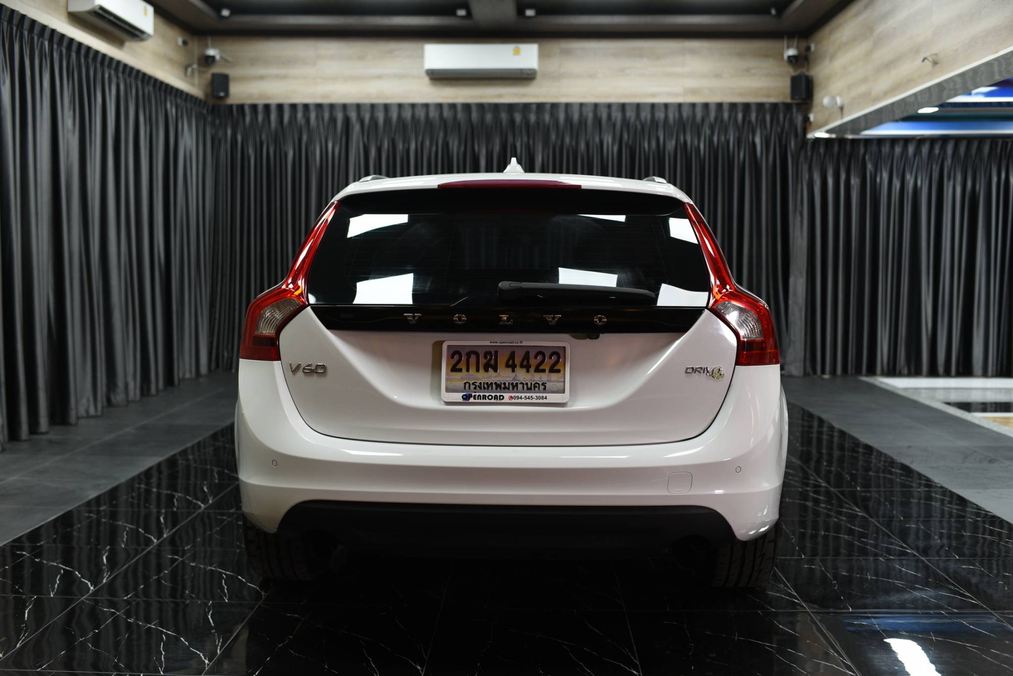 2013 Volvo V60 Drive S - Image 4