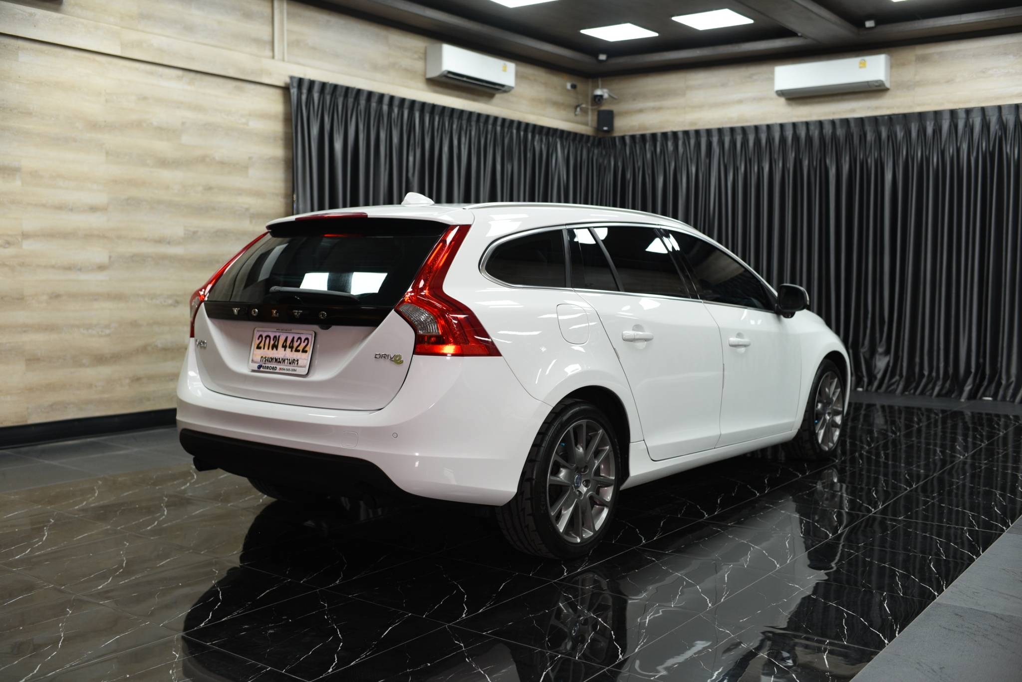 2013 Volvo V60 Drive S - Image 5