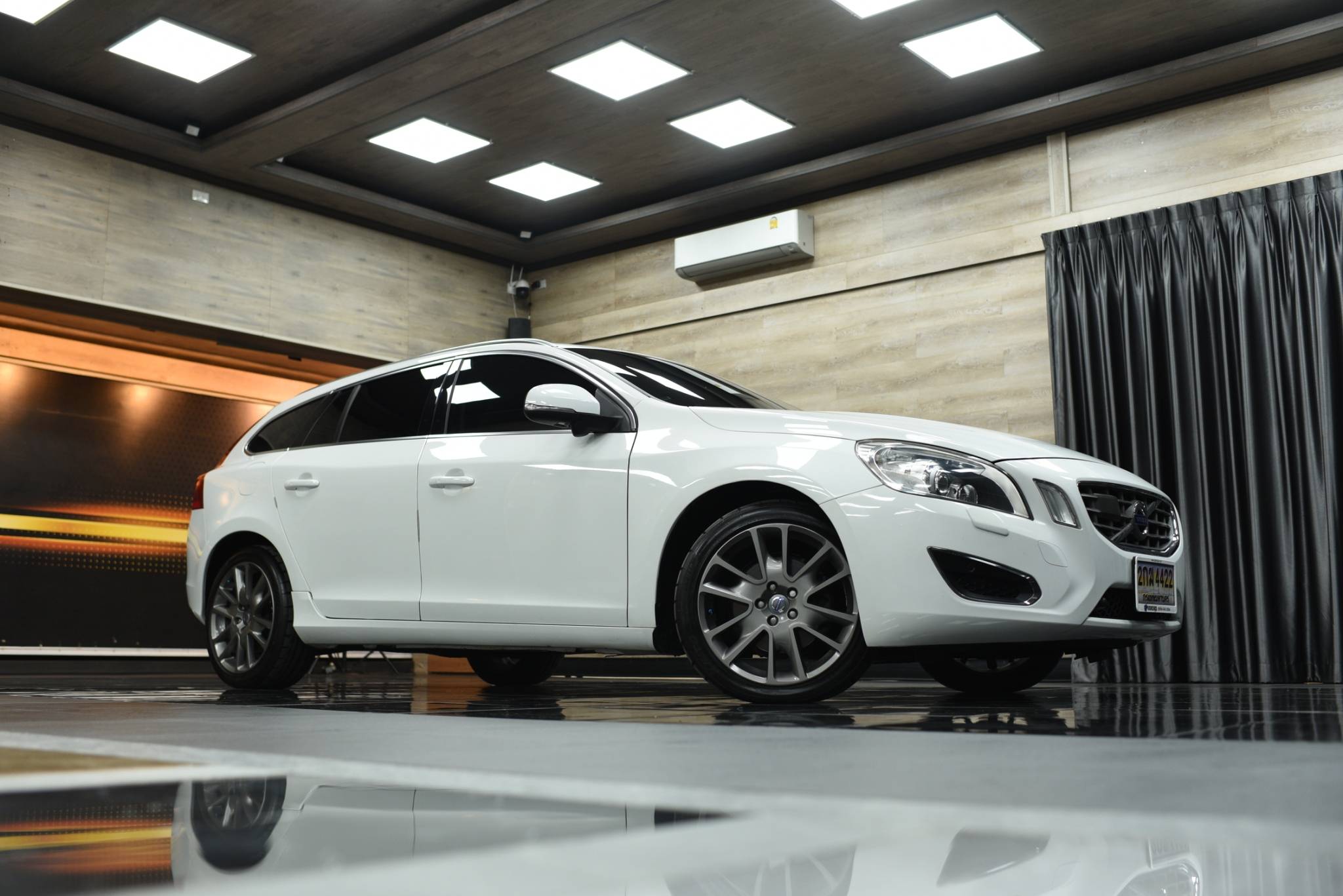 2013 Volvo V60 Drive S - Image 7