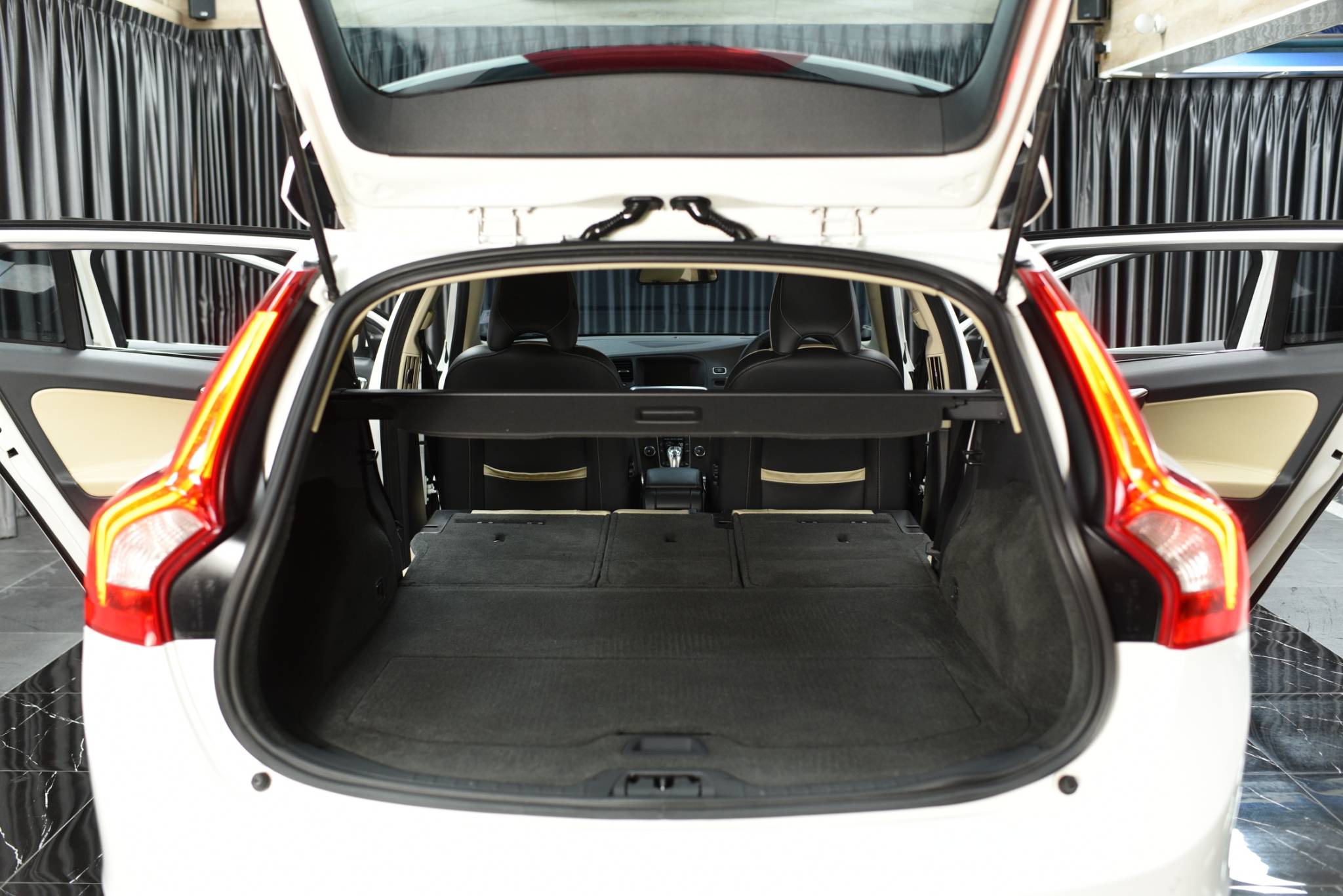 2013 Volvo V60 Drive S - Image 8