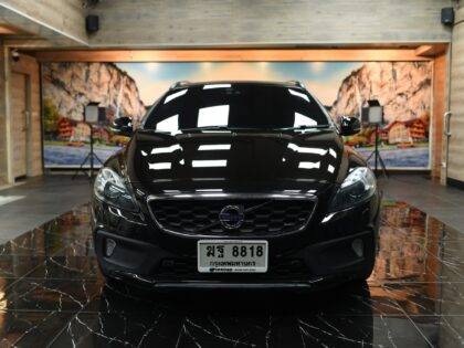VOLVO V40 D4 CROSS COUNTRY ปี 2017