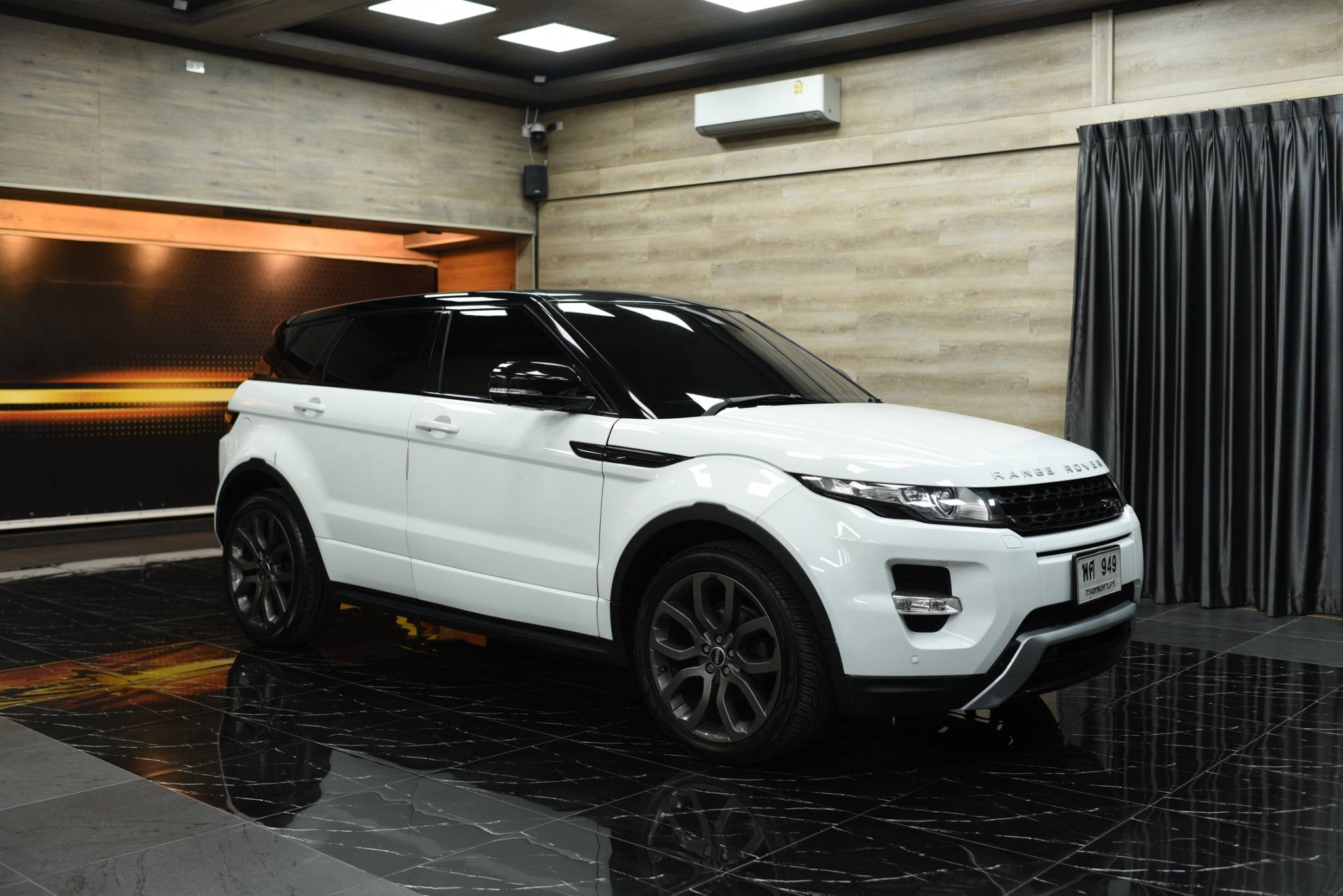 Range Rover Evoque 2.2 SD4 Dynamic ปี 2013 - Image 3