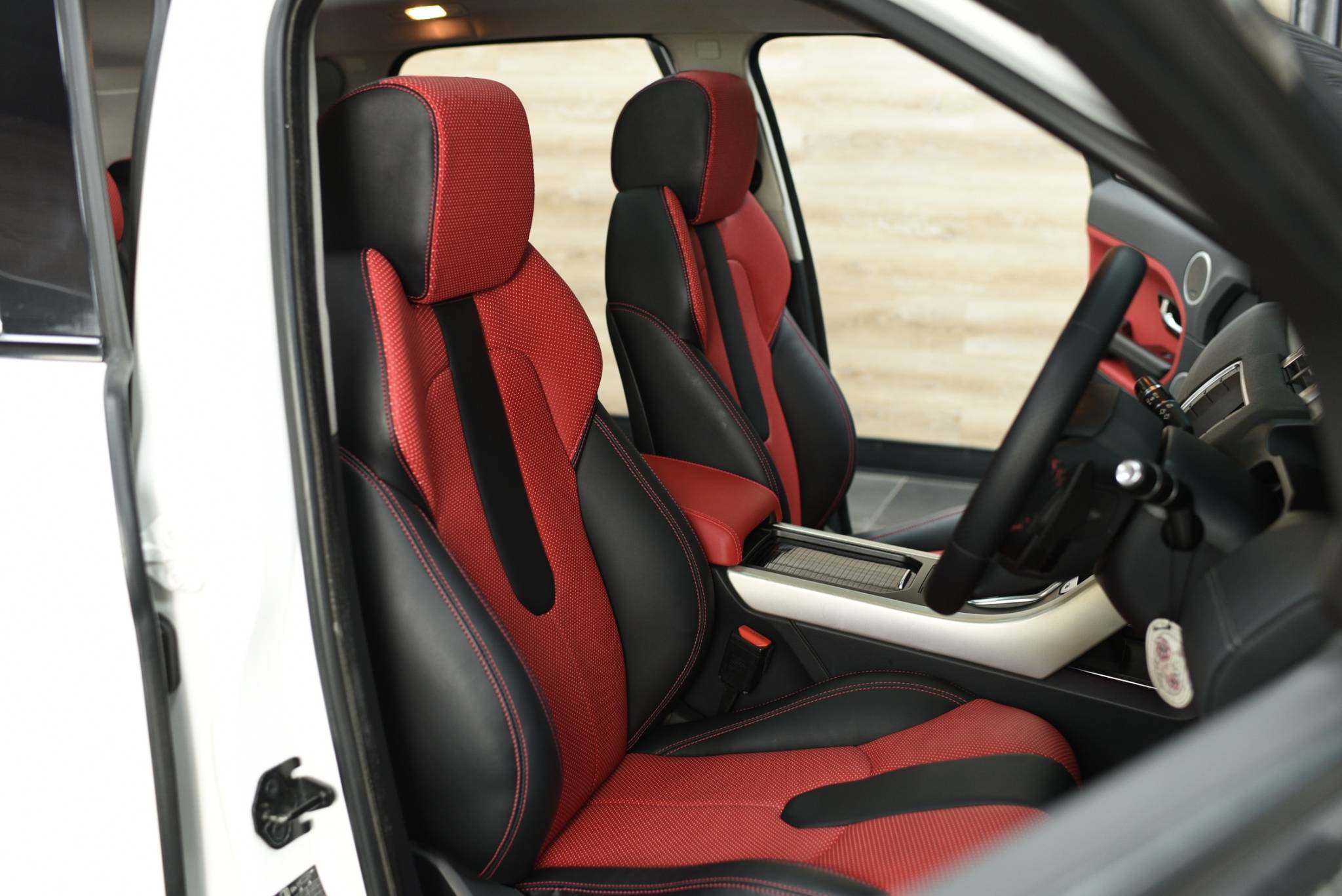 Range Rover Evoque 2.2 SD4 Dynamic ปี 2013 - Image 9
