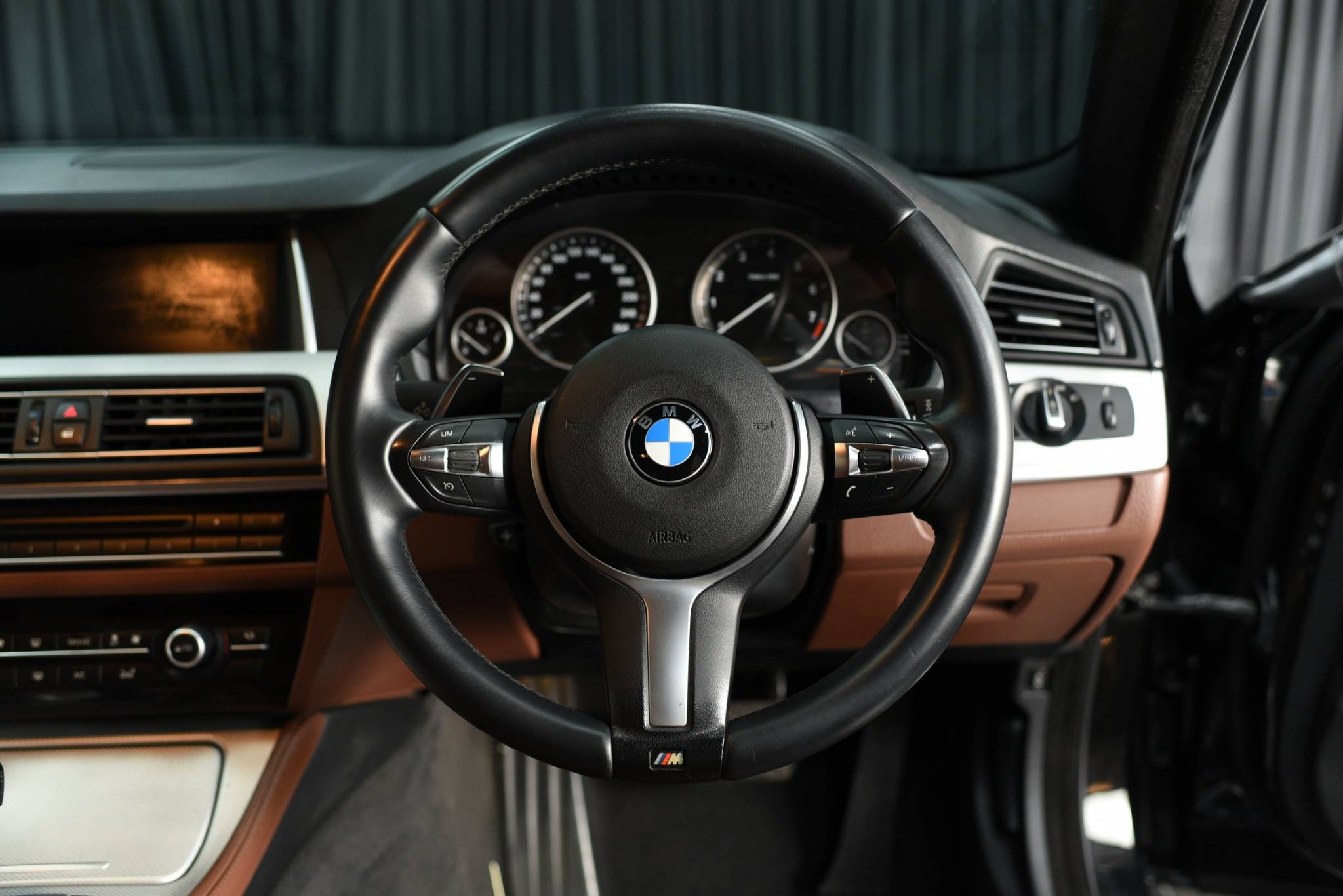 BMW 528i M SPORT LCi ปี 2016 - Image 8
