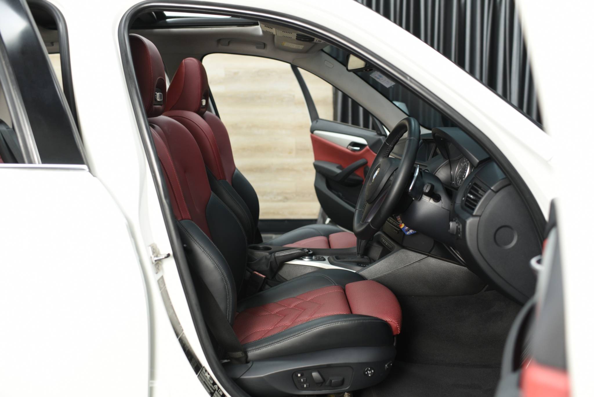 BMW X1 xDrive23d ปี 2011 ดีเซล ขับ4 หลังคาแก้ว ออฟชั่นแน่น - Image 10
