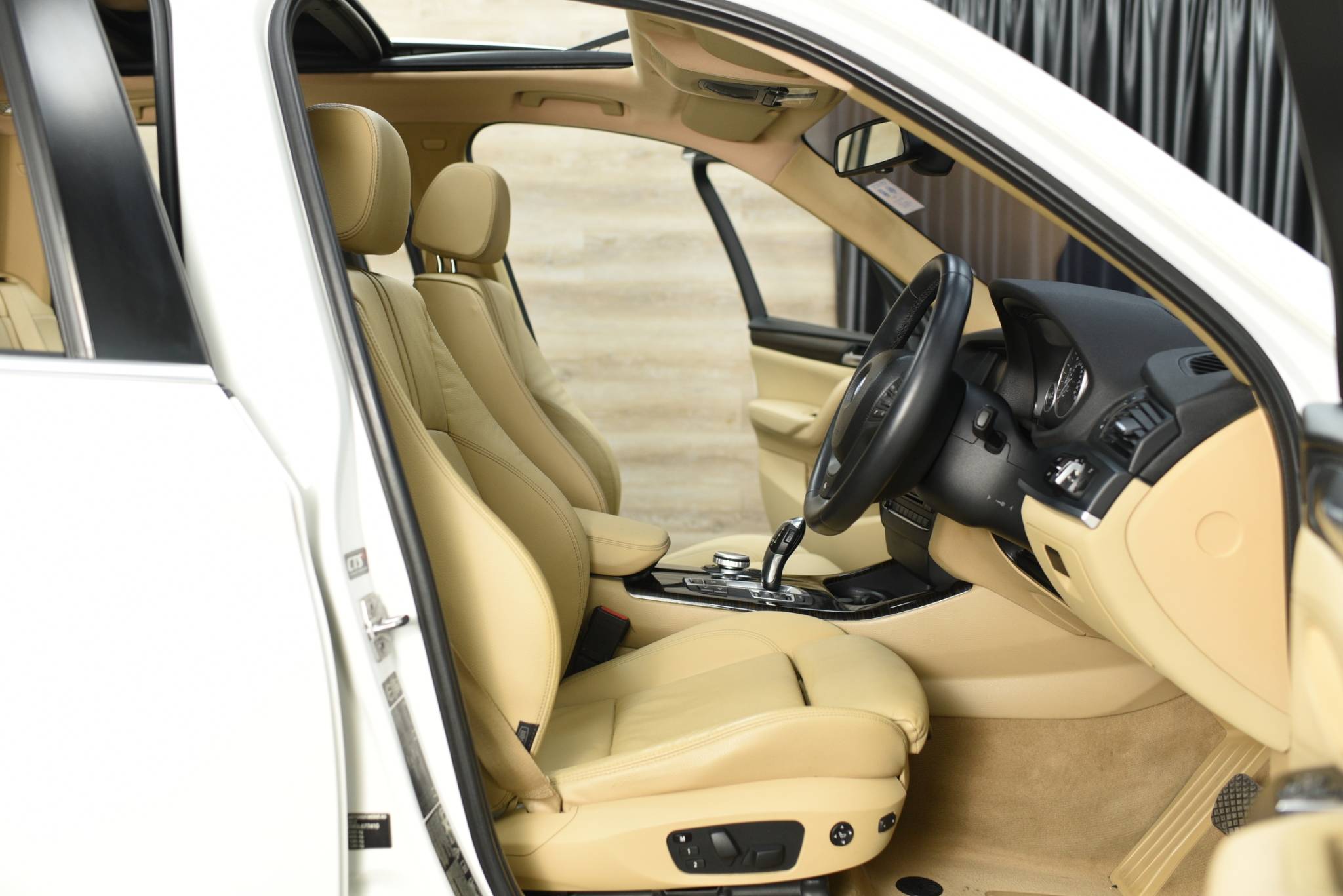 BMW X3 20d ปี 2011 MSPORT หลังคาแก้ว - Image 10