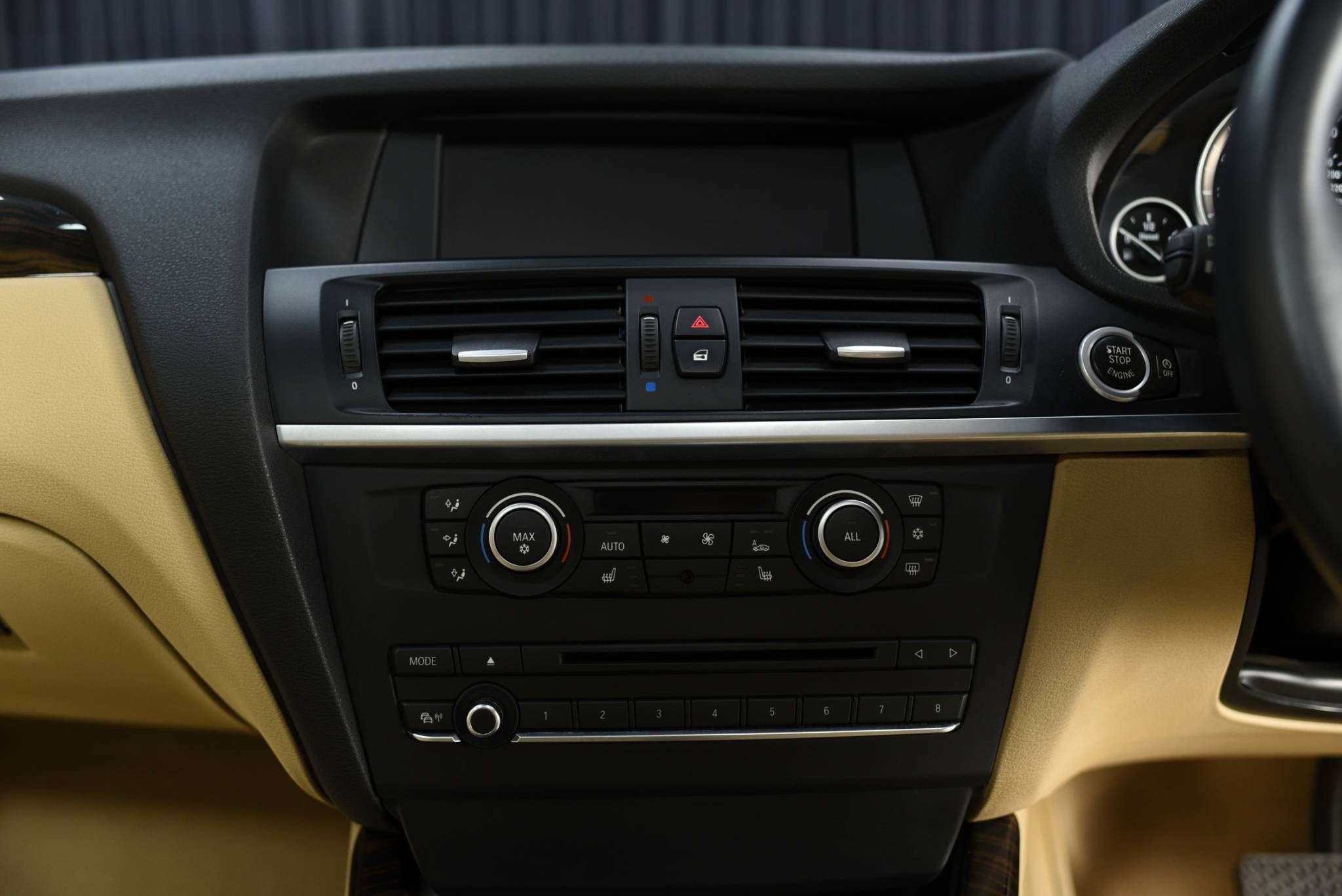 BMW X3 20d ปี 2011 MSPORT หลังคาแก้ว - Image 11