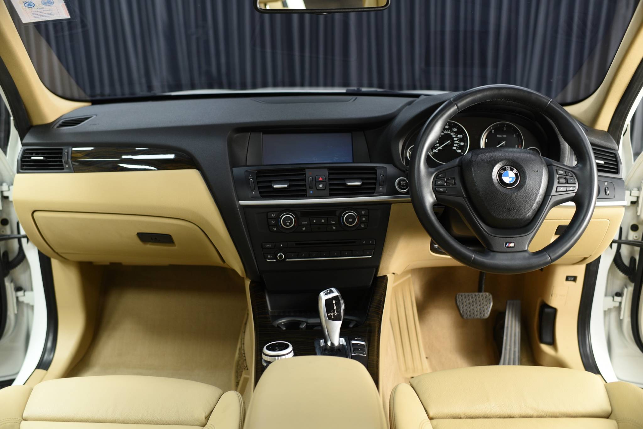 BMW X3 20d ปี 2011 MSPORT หลังคาแก้ว - Image 12