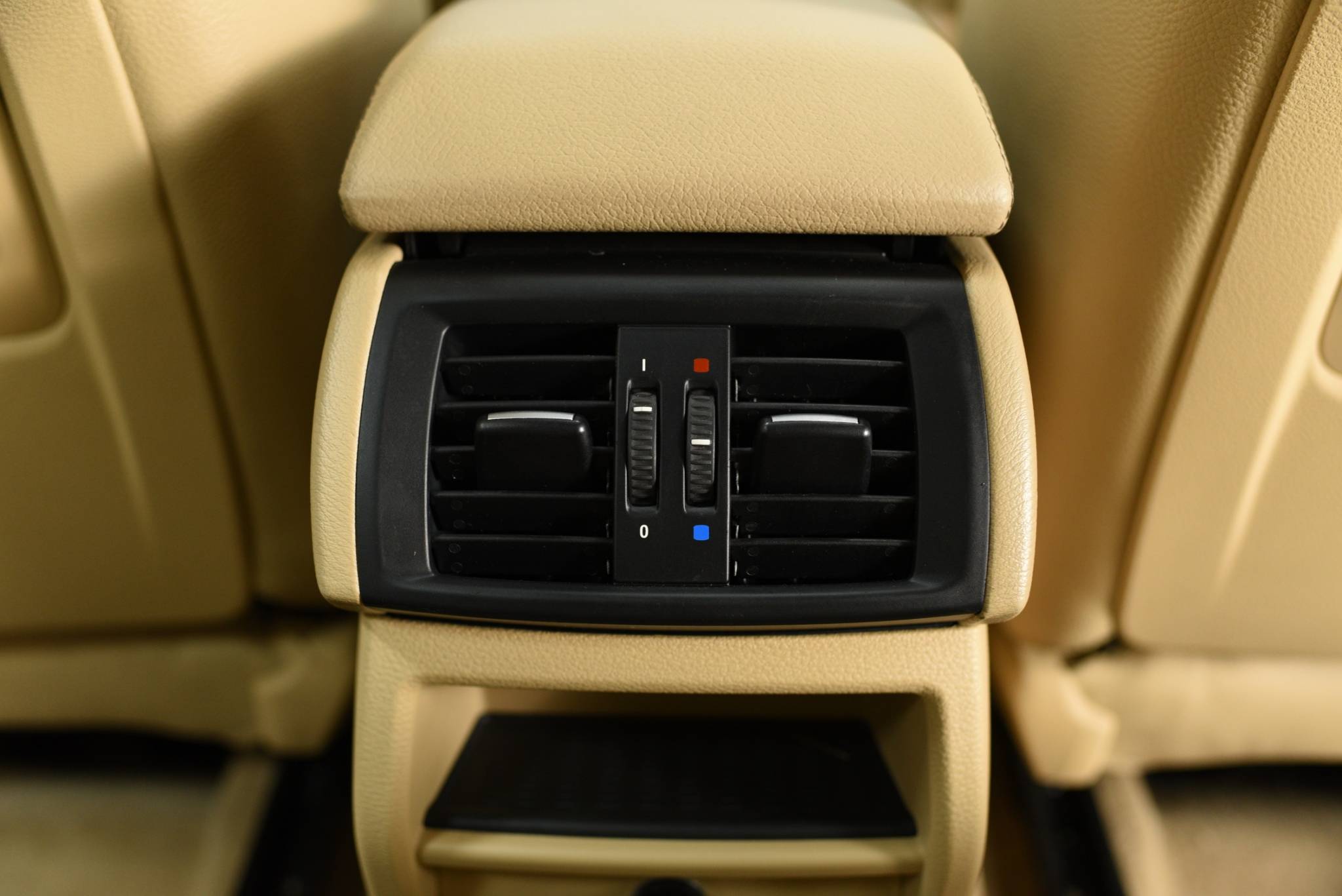 BMW X3 20d ปี 2011 MSPORT หลังคาแก้ว - Image 8