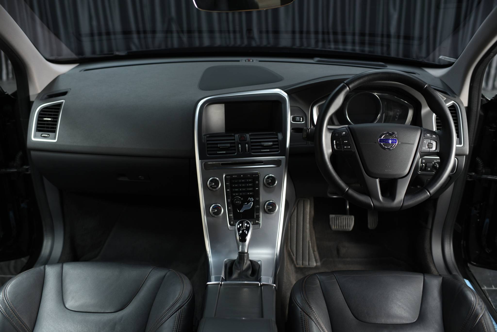 Volvo XC60 D4 2019 Dynamic - Image 11