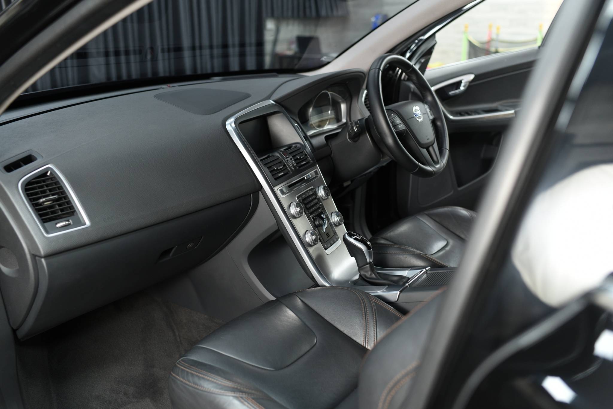 Volvo XC60 D4 2019 Dynamic - Image 6