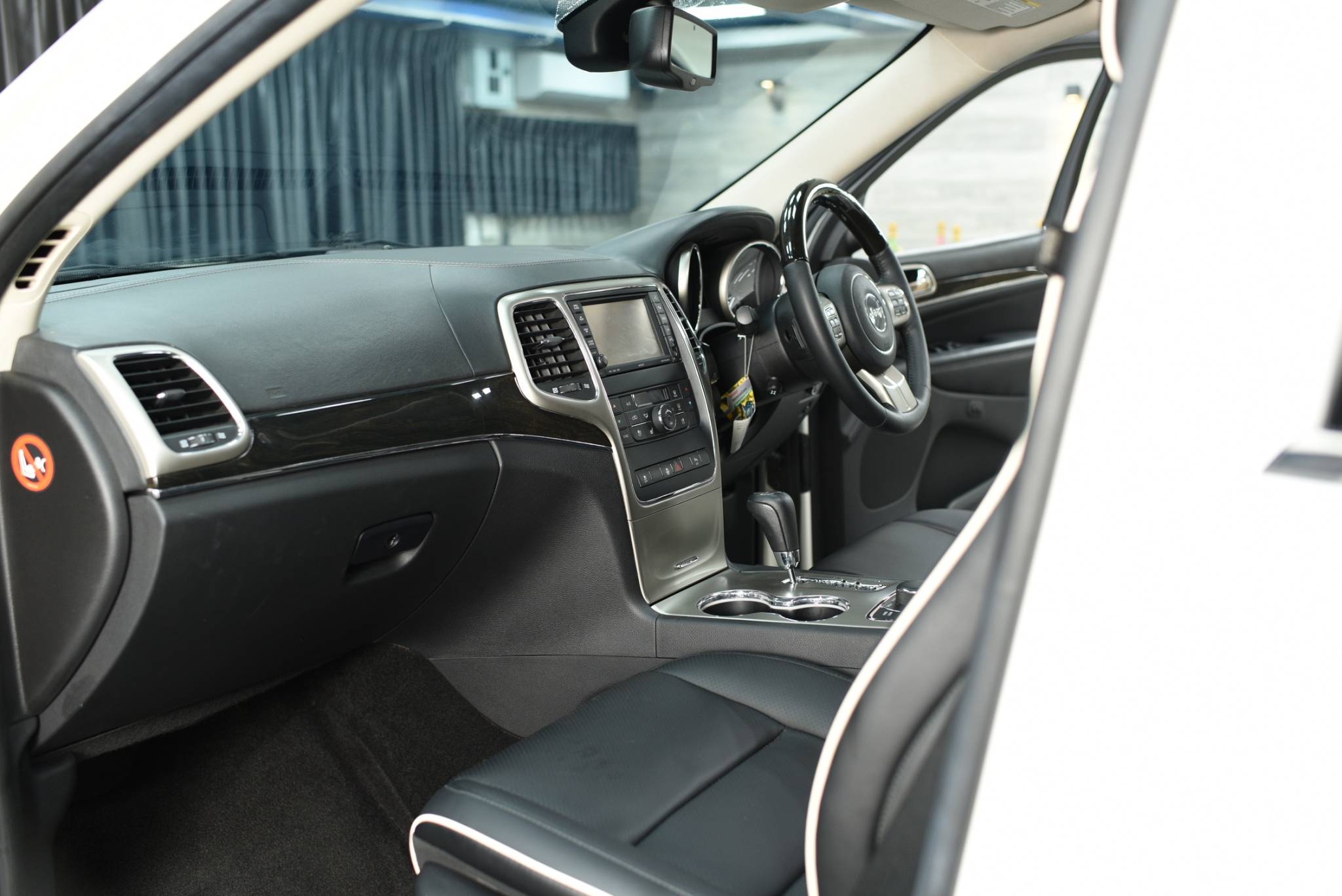 JEEP GRAND CHEROKEE 3.0 ปี 2013 ดีเซล V6 DIESEL OVERLAND - Image 9