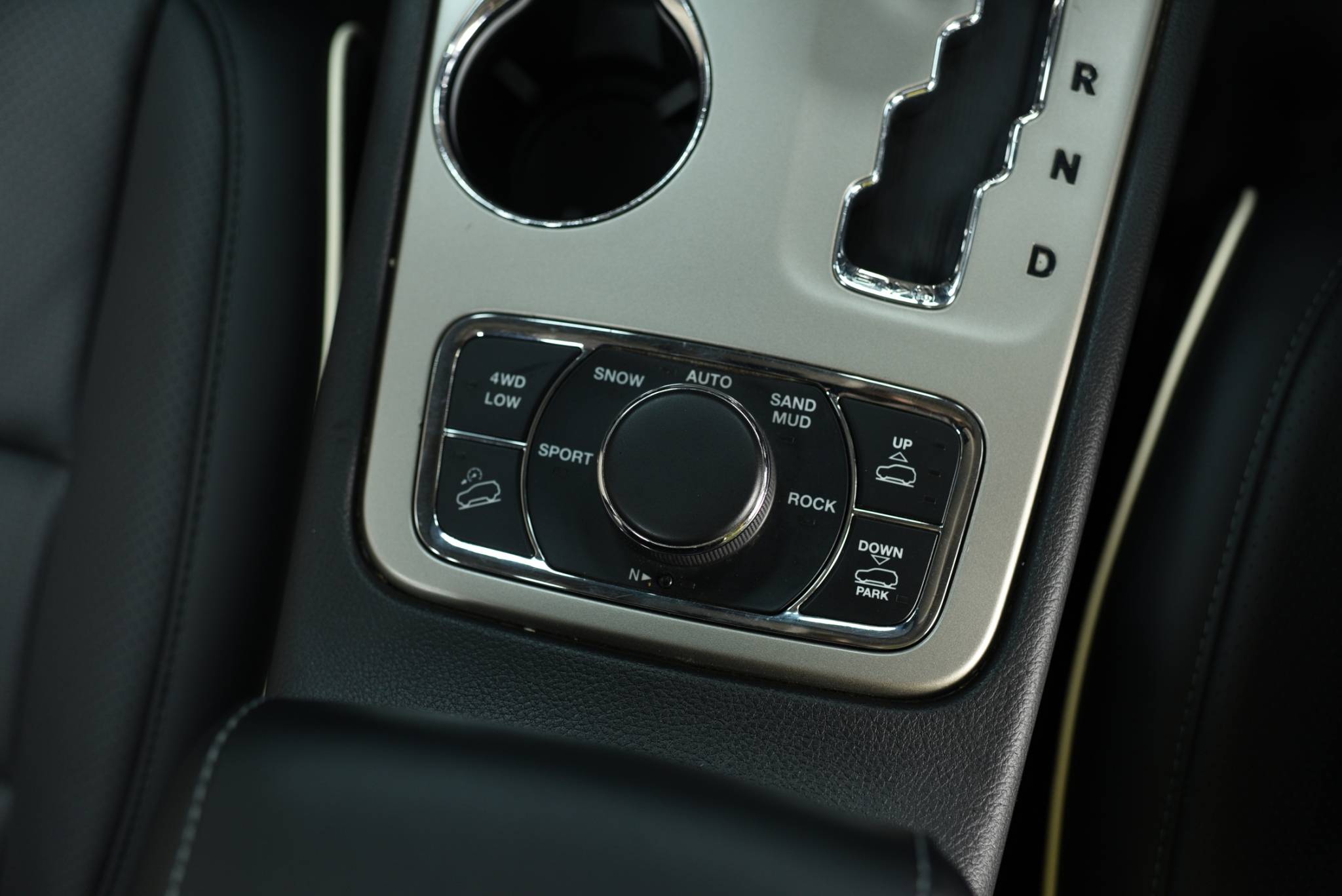 JEEP GRAND CHEROKEE 3.0 ปี 2013 ดีเซล V6 DIESEL OVERLAND - Image 11