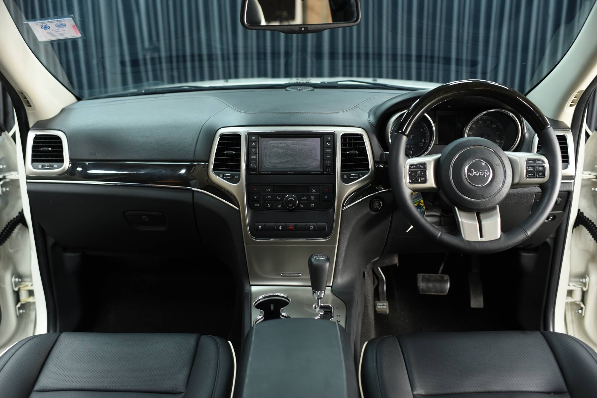 JEEP GRAND CHEROKEE 3.0 ปี 2013 ดีเซล V6 DIESEL OVERLAND - Image 13