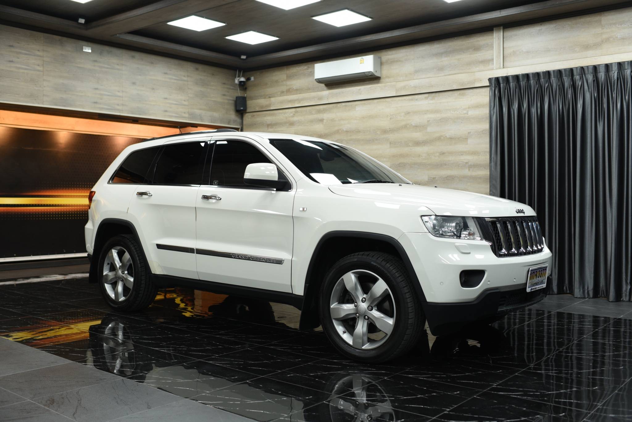 JEEP GRAND CHEROKEE 3.0 ปี 2013 ดีเซล V6 DIESEL OVERLAND - Image 2