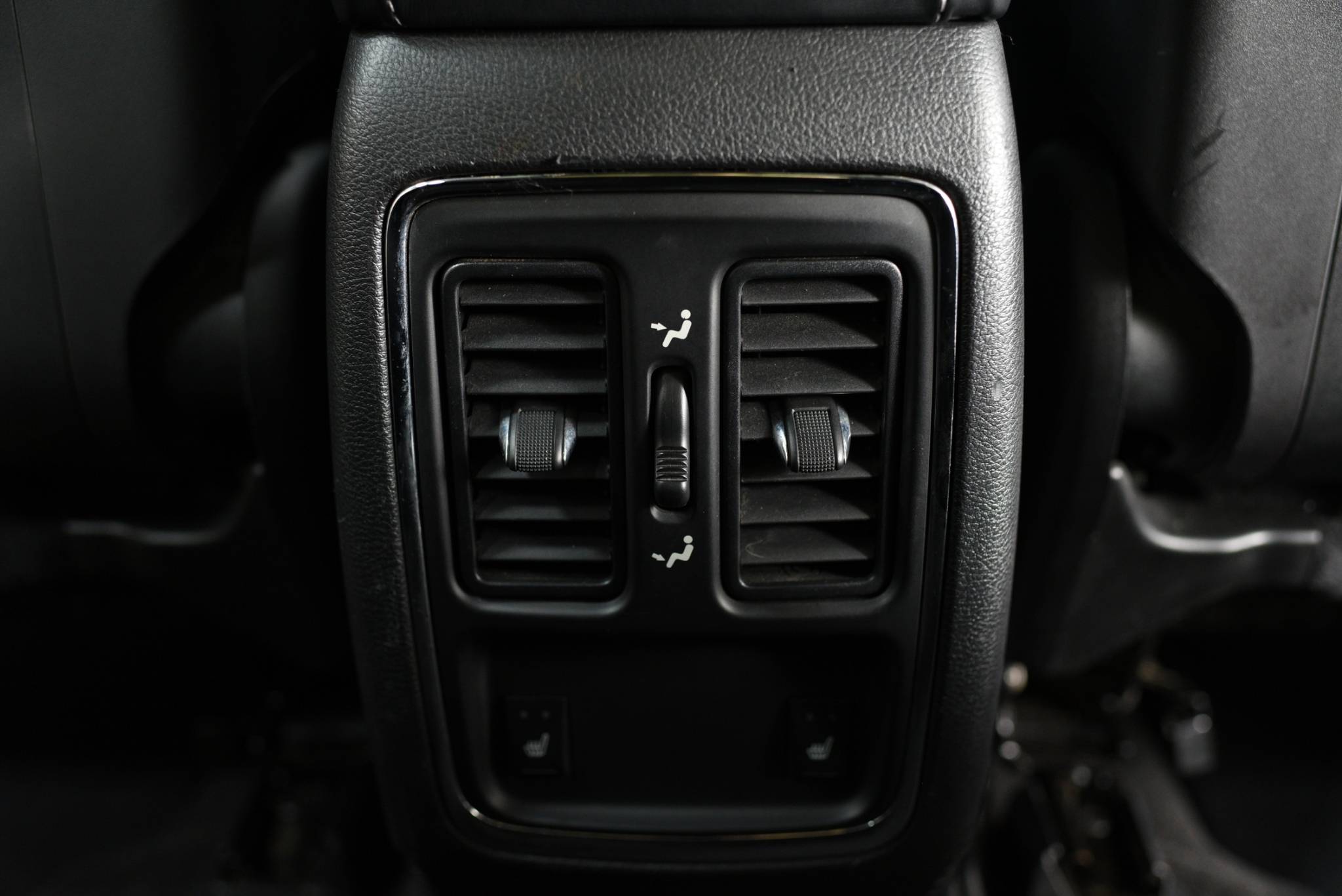 JEEP GRAND CHEROKEE 3.0 ปี 2013 ดีเซล V6 DIESEL OVERLAND - Image 6