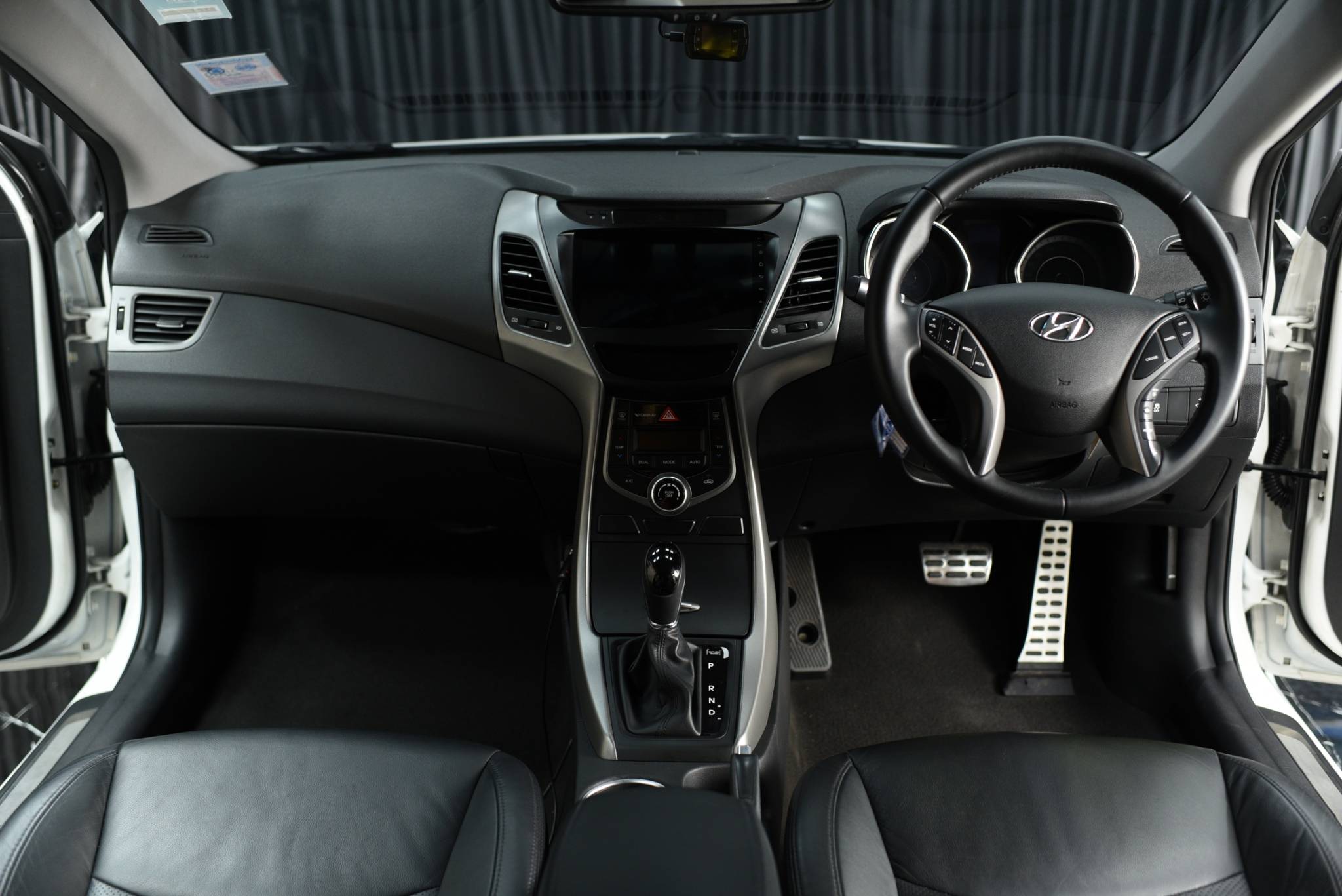 Hyundai Elantra 1.8 ES ปี 2016 - Image 12