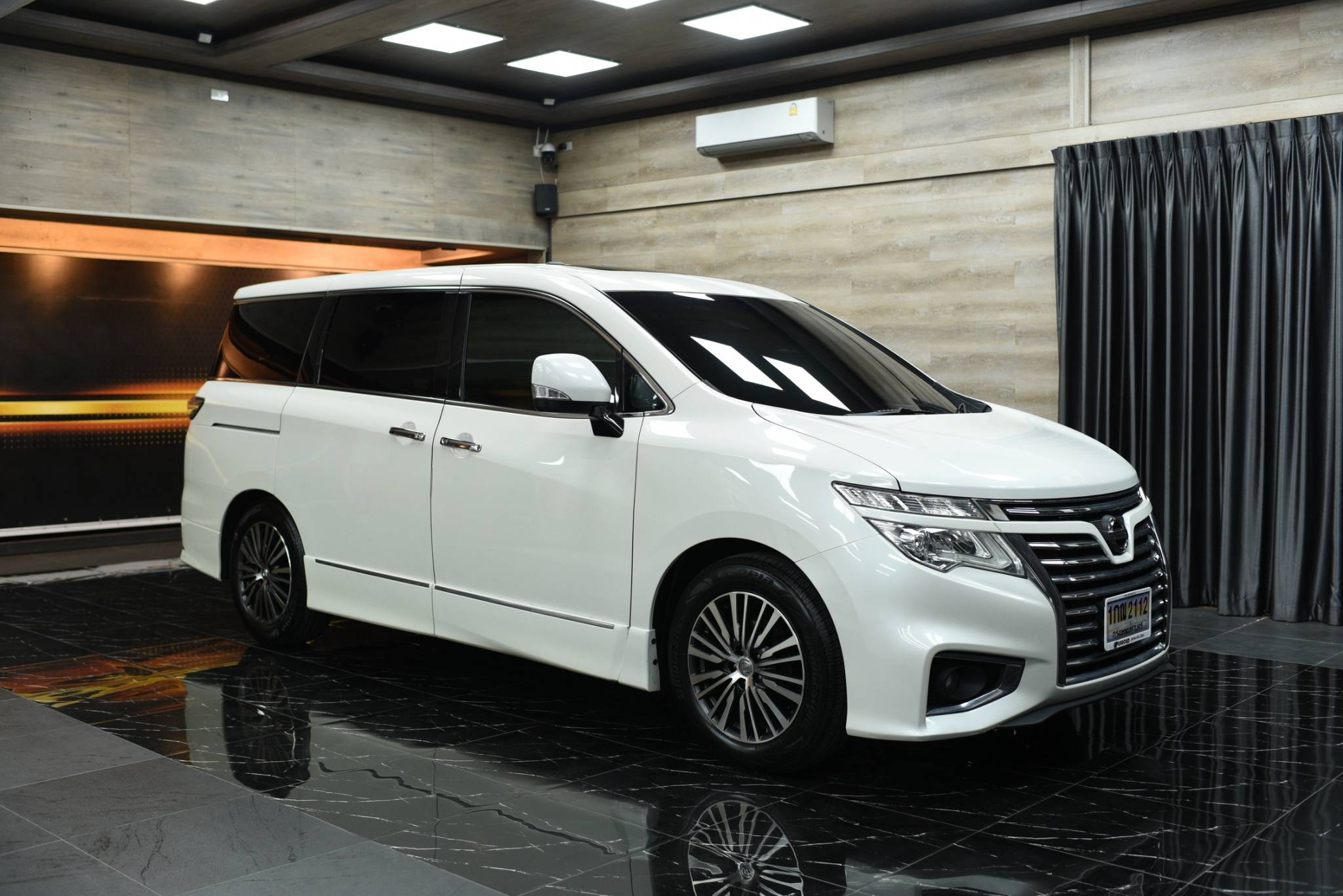 NISSAN ELGRAND 2.5 HIGHWAY STAR ปี 2014 - Image 2