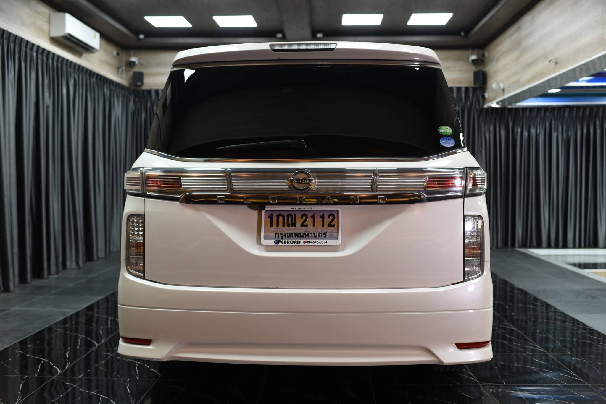 NISSAN ELGRAND 2.5 HIGHWAY STAR ปี 2014 - Image 3