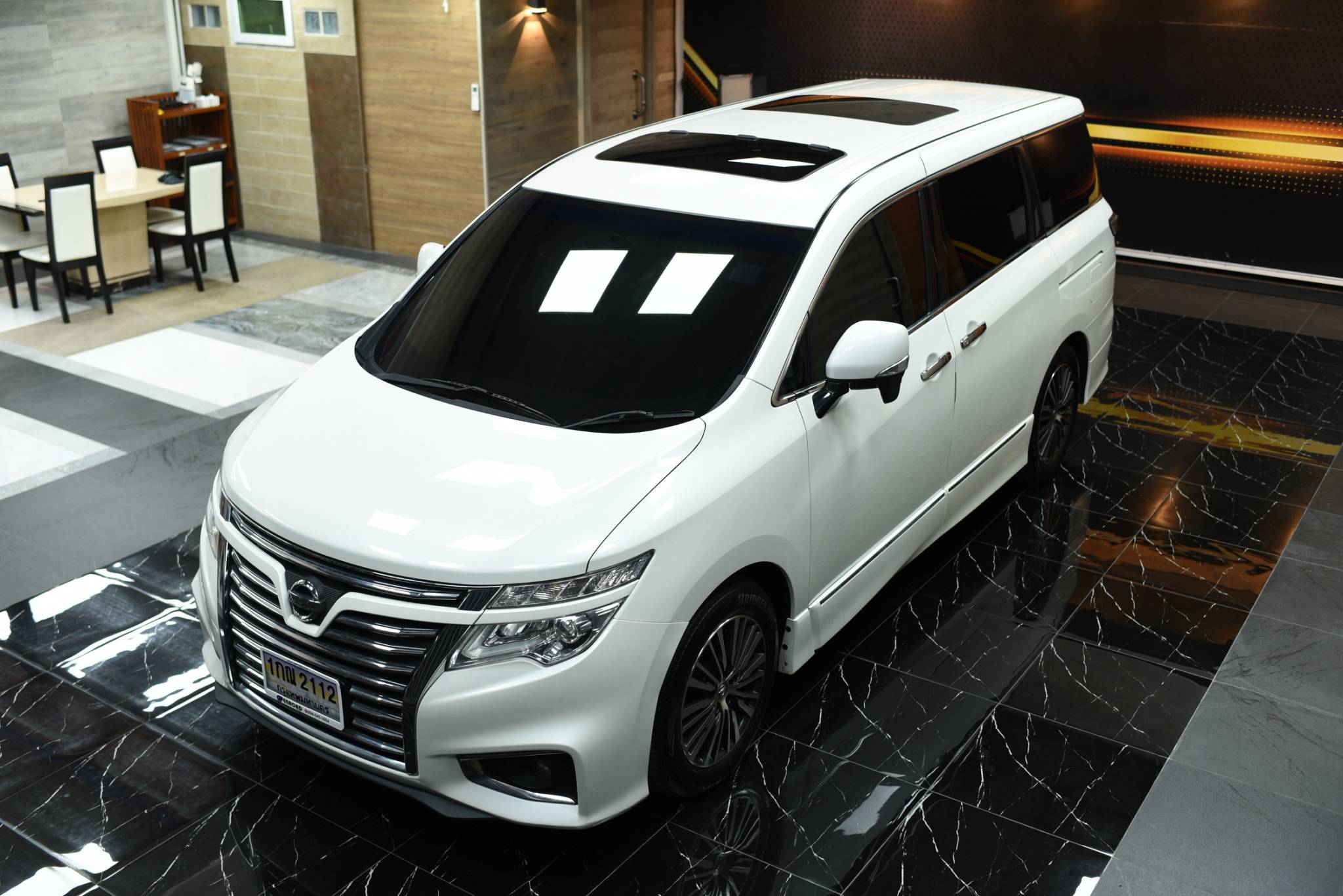 NISSAN ELGRAND 2.5 HIGHWAY STAR ปี 2014 - Image 4