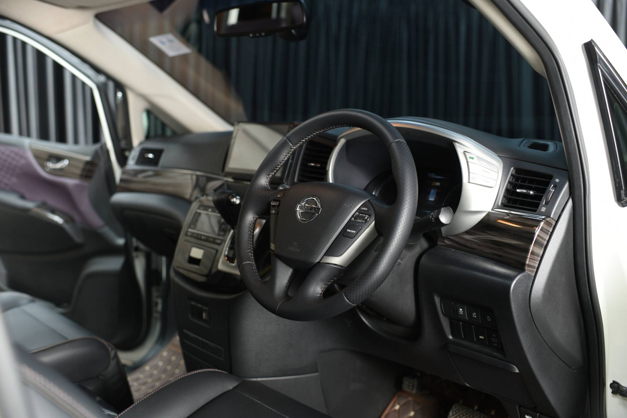 NISSAN ELGRAND 2.5 HIGHWAY STAR ปี 2014 - Image 7