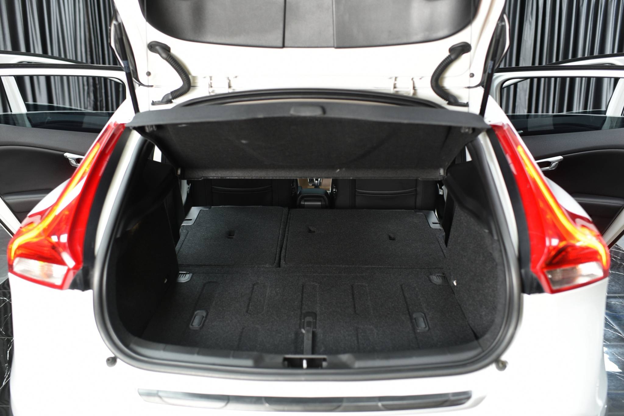 Volvo V40 D4 ปี 2016 - Image 10