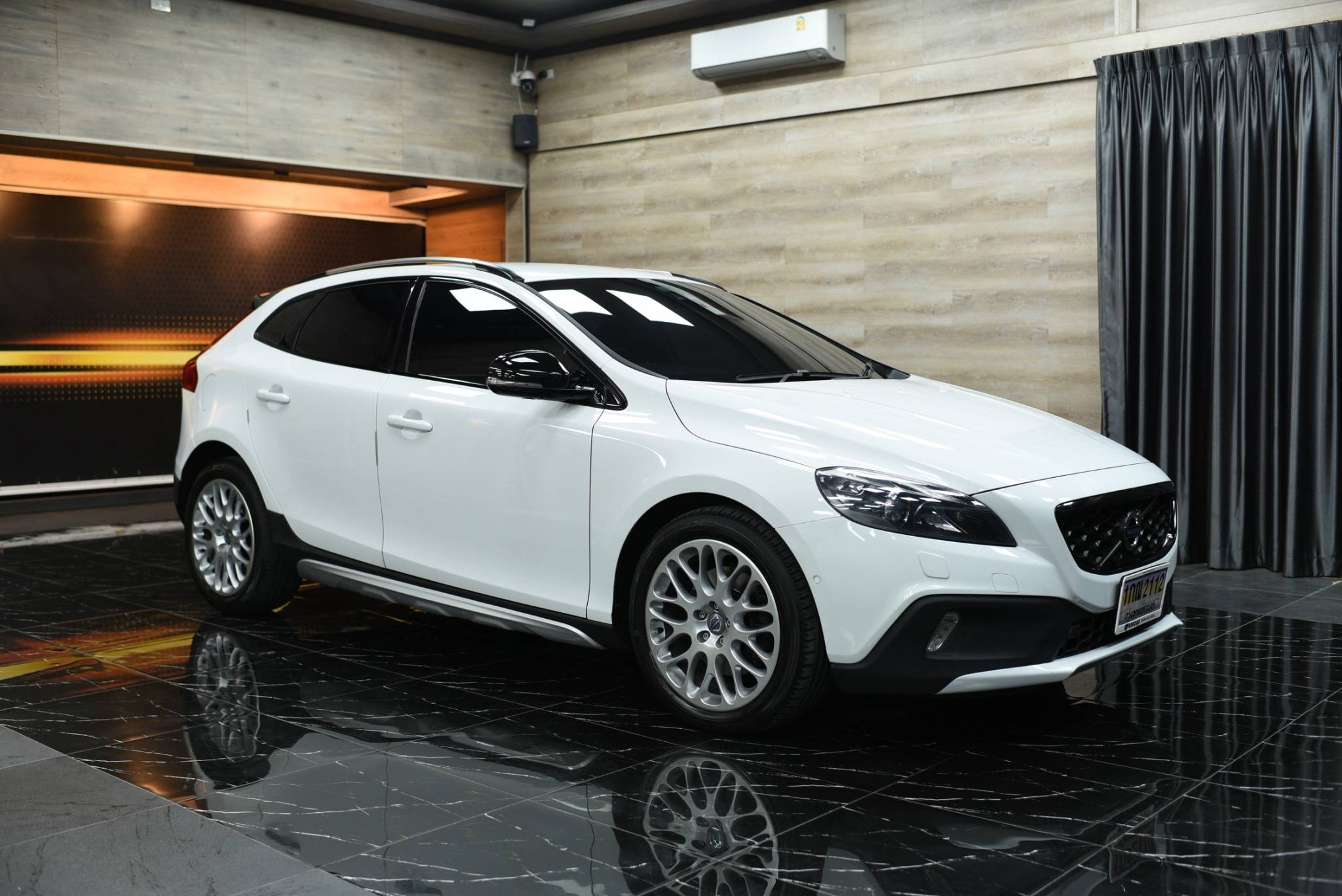 Volvo V40 D4 ปี 2016 - Image 2