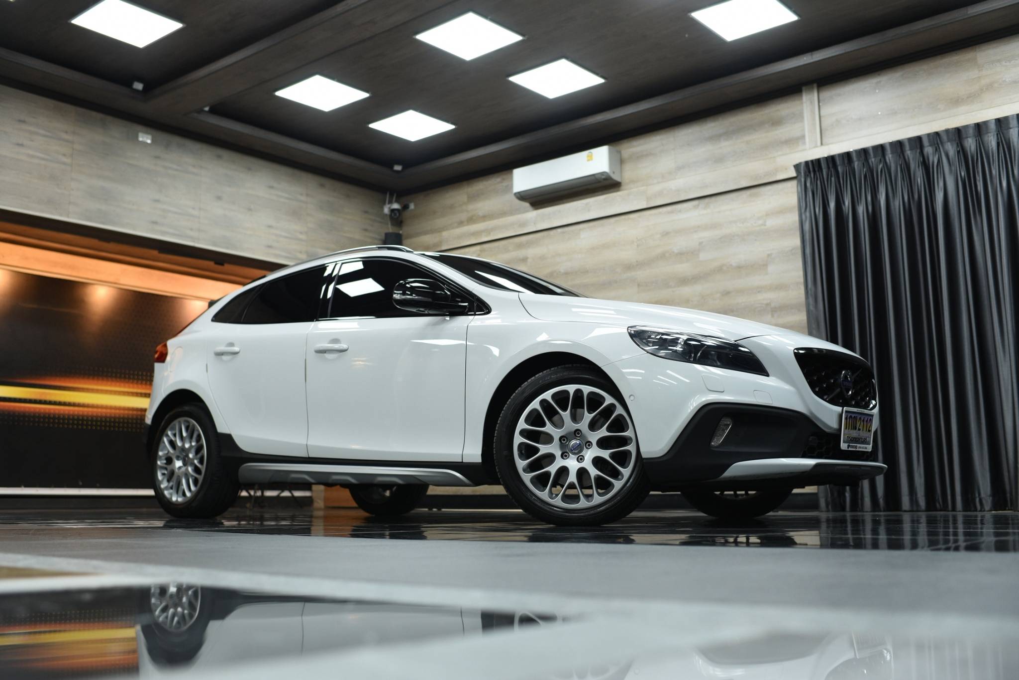 Volvo V40 D4 ปี 2016 - Image 4