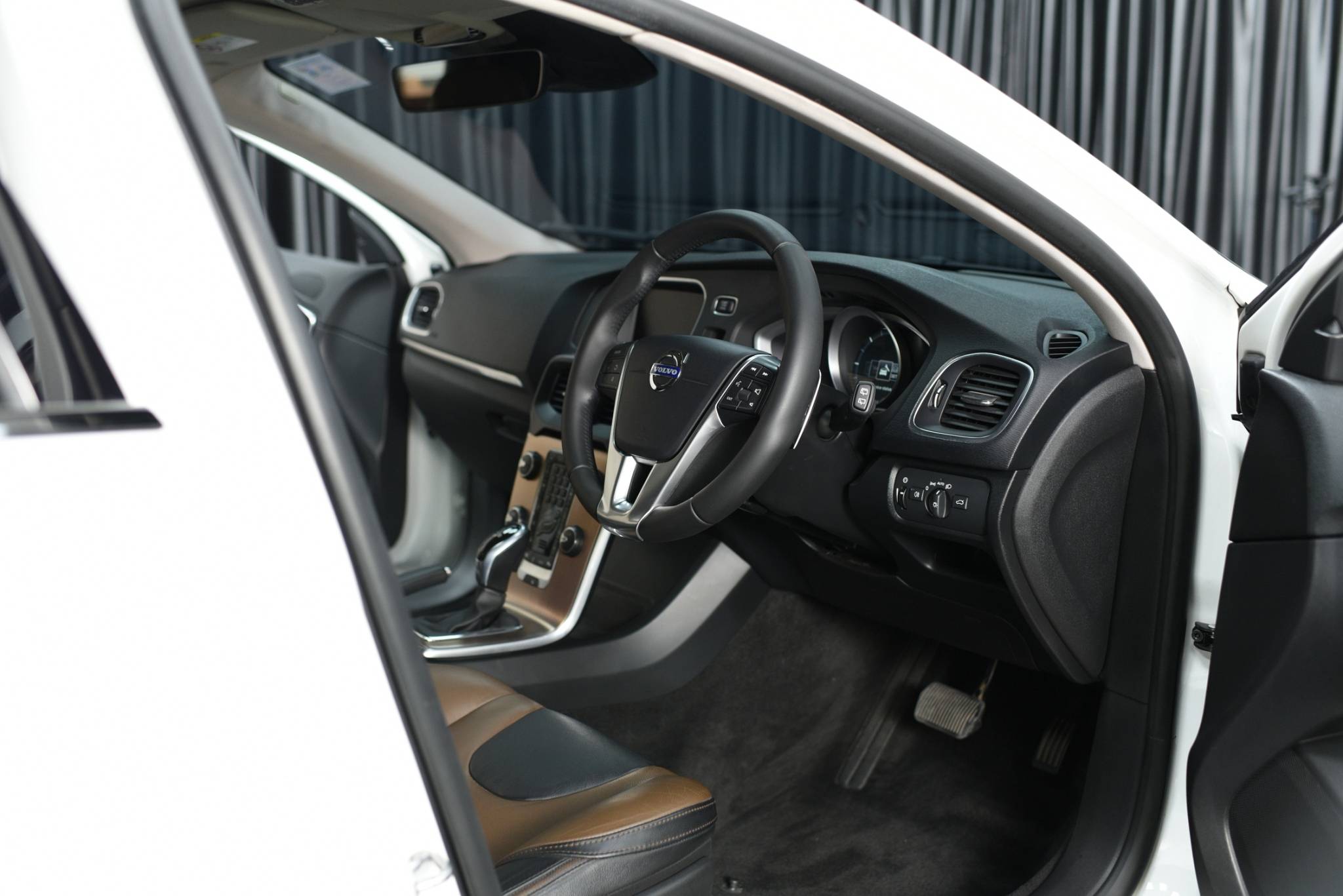 Volvo V40 D4 ปี 2016 - Image 7