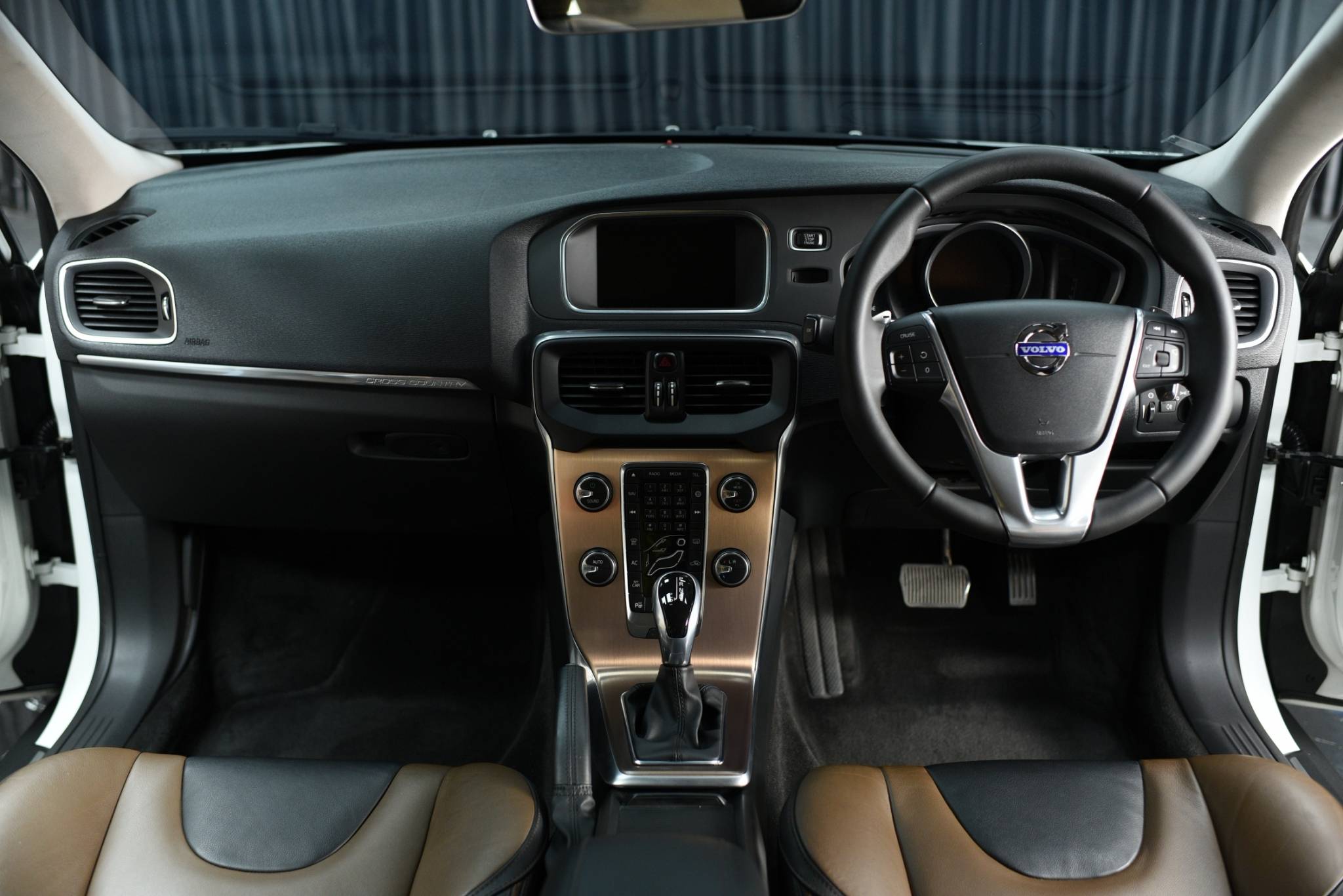 Volvo V40 D4 ปี 2016 - Image 8